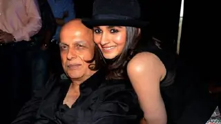 Get addicted to better yourself, Mahesh Bhatt tells Alia Thumbnail