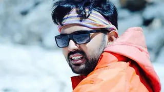 'Prabhuji' manages to call the audiences for a fun bout of 'High Jack' Thumbnail