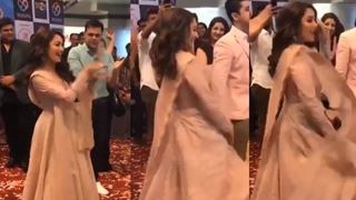 Crowd goes BERSERK when Madhuri shows her MOVES on Ghagra at a MALL