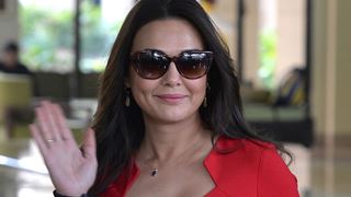Watch Video: Preity Zinta makes a Fan's Day by doing THIS Gesture!