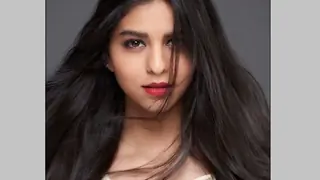Mom Gauri hints at a GRAND 18th B'Day BASH for Suhana with this Pic Thumbnail