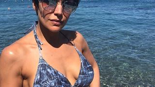 Mandira Bedi TROLLED for wearing a BIKINI yet AGAIN! Thumbnail