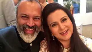 Poonam Dhillon finds an admirer on the sets of 'Dil Hi Toh Hai' Thumbnail