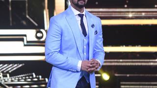 Helium ATTACK on Ravi Dubey on the sets of 'Sabse Smart Kaun?'