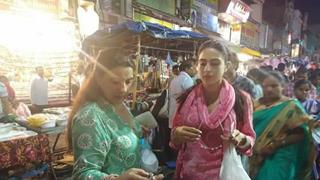 SPOTTED: Sara doing LOCAL shopping with mom Amrita on the streets