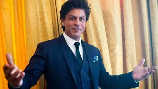 Shah Rukh Khan EXPRESSES this on completing 26 years in Bollywood Thumbnail