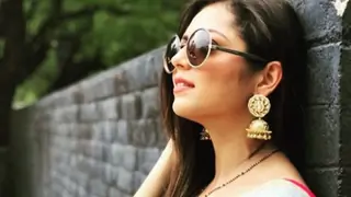 #Stylebuzz: Drashti Dhami Stuns In Yet Another Saree Look Thumbnail