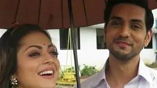Here's the fan gesture that left Drashti Dhami & Shakti Arora AMAZED Thumbnail