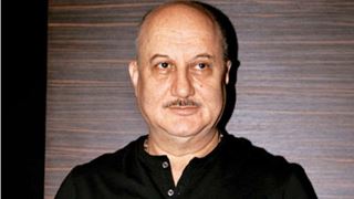 Anupam Kher travels in metro for first time Thumbnail