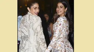 Janhvi dedicates a HEARTENING note for Sridevi at the start of Dhadak Thumbnail