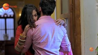 Vivaan tries to WIN Meera back; turns homemaker in 'Kaleerein'