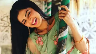 #EXCLUSIVE: "I can't get MONOTONOUS, I get bored"- Roshni Sahota on QUITTING 'Shakti...' Thumbnail