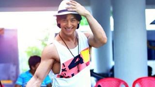 Tiger Shroff shows off his dancing skills in  Ready To Move song
