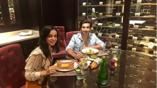 #Stylebuzz: Take Some Cues From Sanaya Irani For The Next Dinner Date! Thumbnail