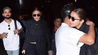 Anushka gives Virat a GOODBYE HUG before PARTING Ways: Video Below Thumbnail