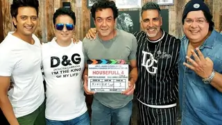 Here are some Glimpses from the sets of  'Housefull 4' Thumbnail