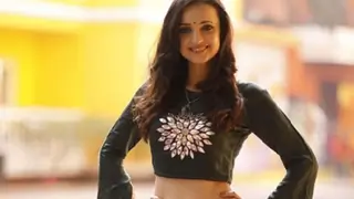 12 interesting facts about birthday girl Sanaya Irani Thumbnail