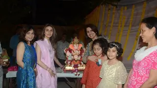 Neetu Kapoor bids adieu to 'Ganpati Bappa' with daughter Riddhima Thumbnail