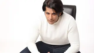 Karanvir's Classical Act In This Unseen Video Just Makes Us Go Wow!!!! Thumbnail