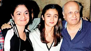 Alia and Pooja OPEN UP about their relationship with dad Mahesh Bhatt thumbnail
