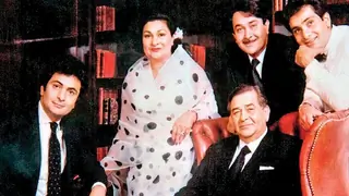 VIDEO:Golden Days when Raj Kapoor and Krishna Ji used to Party Thumbnail