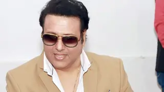 Govinda gets mobbed at a dandiya event in Ujjain! Thumbnail