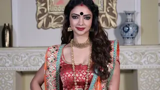 Pooja Banerjee takes a day off from the shoot to attend Durga Pooja Thumbnail