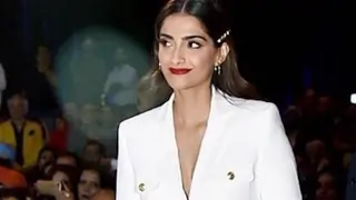 Sonam Kapoor Nails Colour Blocking Like A Boss