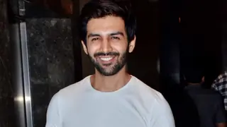 Kartik Aaryan Hilarious Video On Instagram goes Viral! Thumbnail