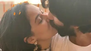 Shahid- Mira's LIP LOCK is WINNING Hearts Thumbnail