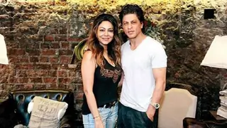 Can't afford to get Gauri on board for films: SRK Thumbnail
