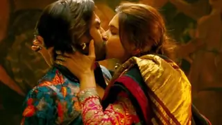 Ranveer ASKED Deepika for a KISS in front of all Guests: Here's What Thumbnail