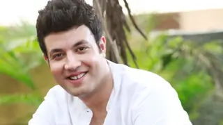 Actor Varun Sharma gets sweaters for strays Thumbnail