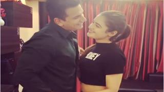 Prince Narula's romantic dance with bae Yuvika Chaudhary will make you go 'Awww'