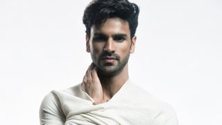 Vivek Dahiya receives a massive gift on the sets of his show!