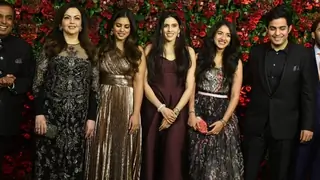 COMPLETE Ambani Family ARRIVES at Ranveer-Deepika's Bash Thumbnail