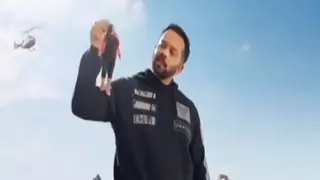 Rohit Shetty LIFTS Bharti Singh Like A Lilliputian; Warns Her For Being TOO Confident! Thumbnail