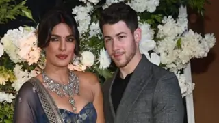 Priyanka-Nick are basking in the Newly Weds GLOW at Mumbai Reception Thumbnail