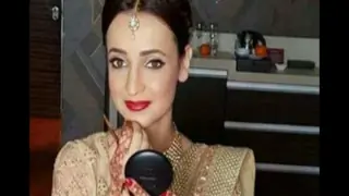 Sanaya Irani TURNS Make Up Artist (MUA); Tells Hers to Find A New JOB! Thumbnail