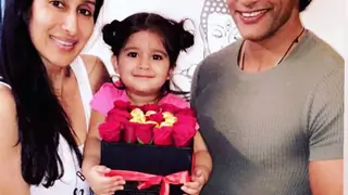 Bigg Boss returns Bella's puppy doll to Karanvir Bohra but there's a twist Thumbnail