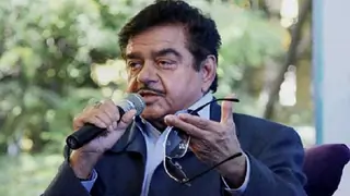 Shatrughan Sinha warns against hasty retaliation over Pulwama attack Thumbnail