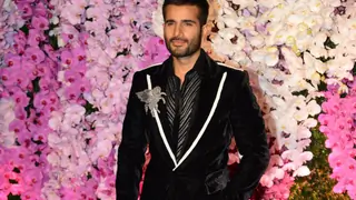 #ManCrushMonday: Karan Tacker Looks Dapper In Manish Malhotra Suit At Ambani's Reception Party Thumbnail
