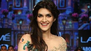 Kriti IMPRESSES everyone with her dance moves at Zee Cine Awards!