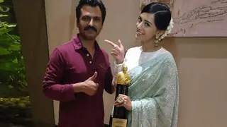 When Nawazuddin- Amrita MET COINCIDENTALLY! Thumbnail