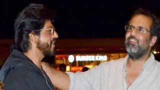 Shah Rukh Khan has Cut Off all Ties with Aanand L Rai after the Failure of Zero? Thumbnail