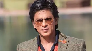 Shah Rukh Khan jetted off to New York! He Confirmed to appear on David Letterman’s show! Thumbnail