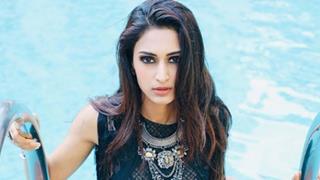 Saturslay: Erica Fernandes raises temperature in sizzling new pool picture
