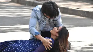 Jasmin Bhasin shoots accident sequence heroically in spite of having a driving phobia Thumbnail
