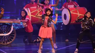 Aaradhya Bachchan 's enigmatic dance performance set the stage on Fire!