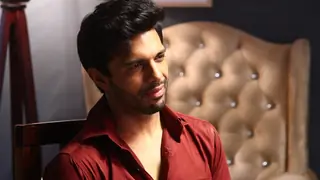 Bekaaboo: Rajeev Siddhartha Slits His Thumb Accidentally; Resumes Shoot After Getting Medical Attention!